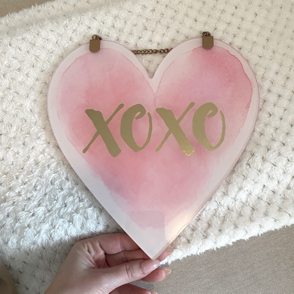 Xoxo - heart shaped wall hanger